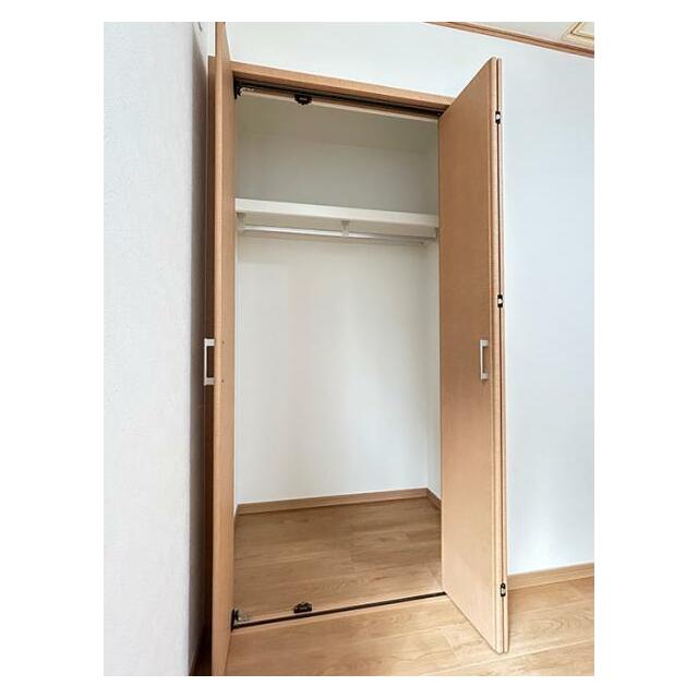 2階中央洋室収納