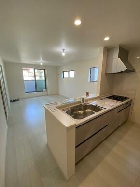 使い勝手のいいカウンター式はもはやキッチンの主流（1号棟）