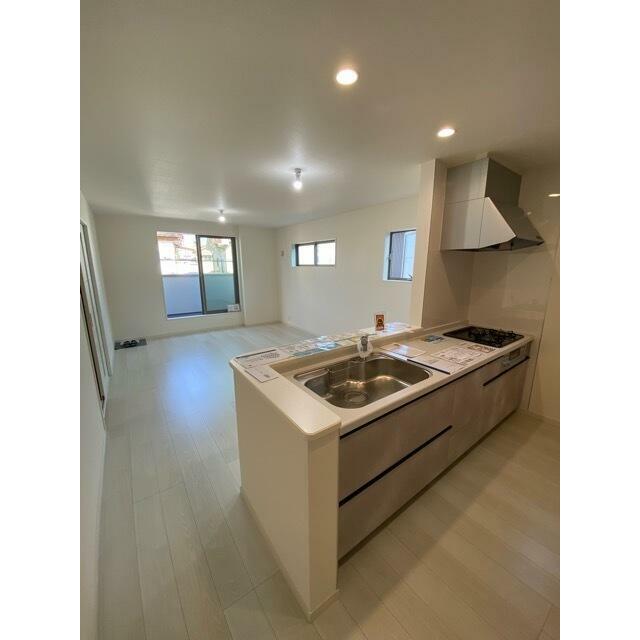 使い勝手のいいカウンター式はもはやキッチンの主流（1号棟）