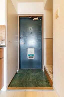 同間取り反転タイプの別部屋