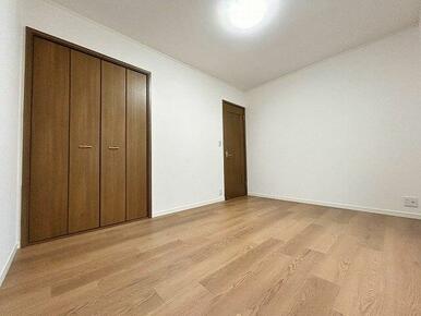 ２階西側洋室６帖