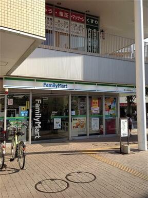 ファミリーマート西大井駅前店