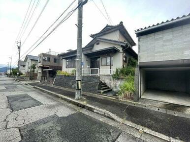 前面道路含む現地写真です