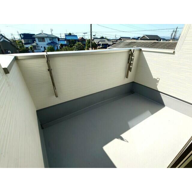 ４号棟　バルコニー 洗濯物がたっぷり干せるバルコニー