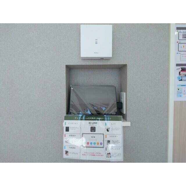 インターホン代わりになる多機能タブレット付き