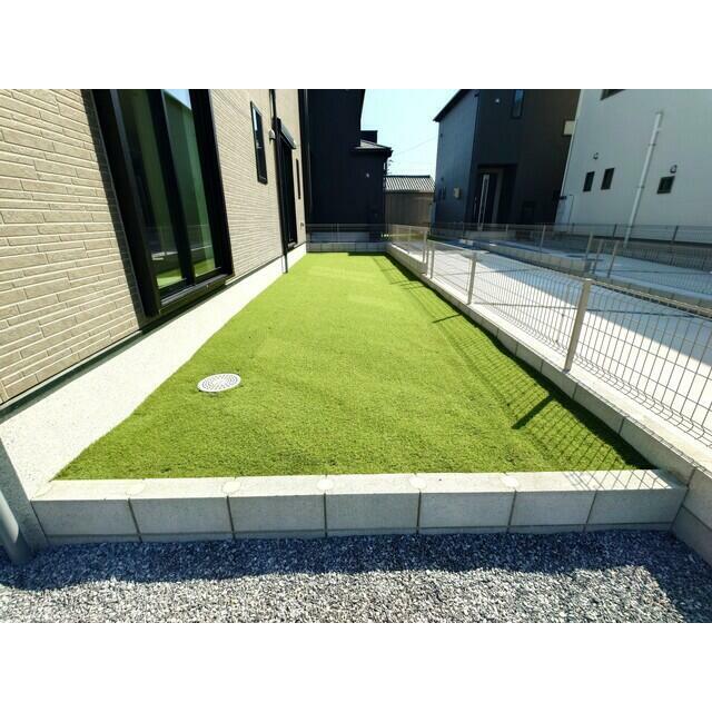 １号棟　庭 人工芝施工済み