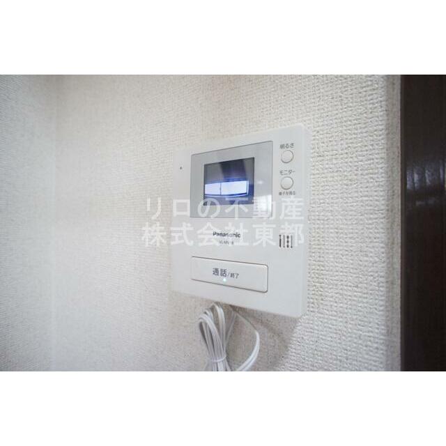 来訪者の姿を確認できるTVモニター付インターホン設置済です！