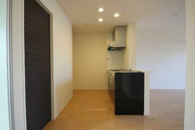 対面型システムキッチン。