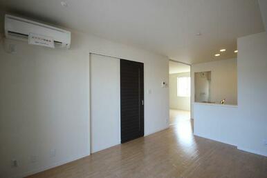 リビングにエアコン１台付き