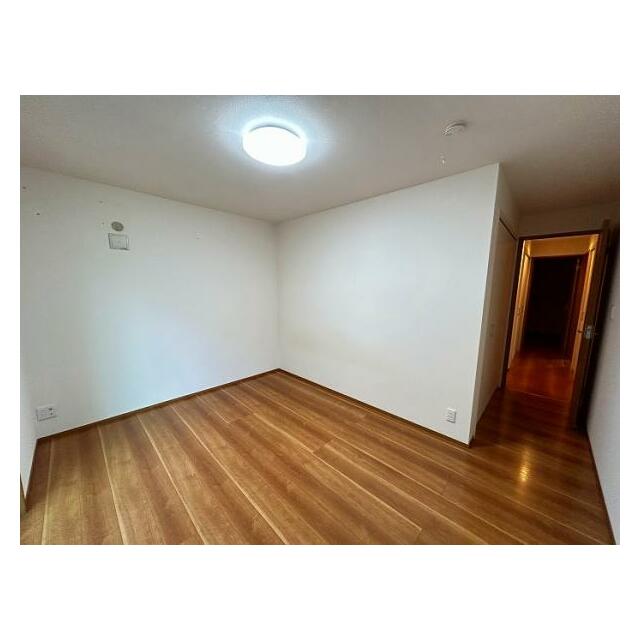 1F 南側洋室　約７帖