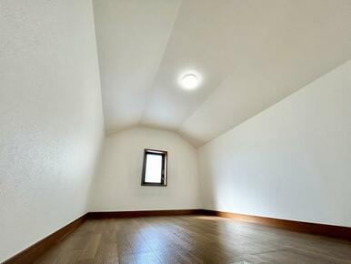 「小屋裏収納」