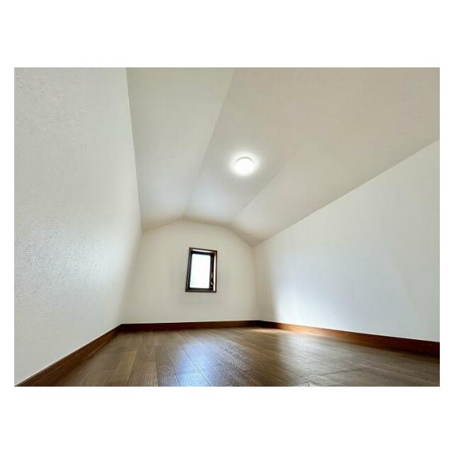 「小屋裏収納」