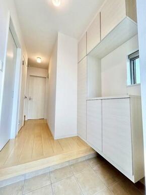 「玄関」大容量のシューズBOXがあります。