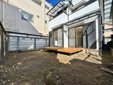 「お庭」人工芝を敷いたりガーデニングをしたり自由に楽しめます