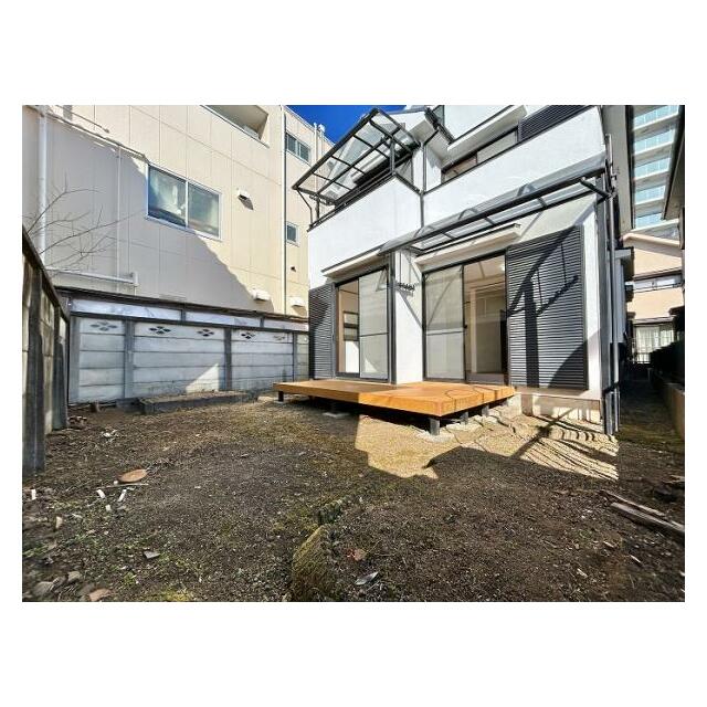 「お庭」人工芝を敷いたりガーデニングをしたり自由に楽しめます