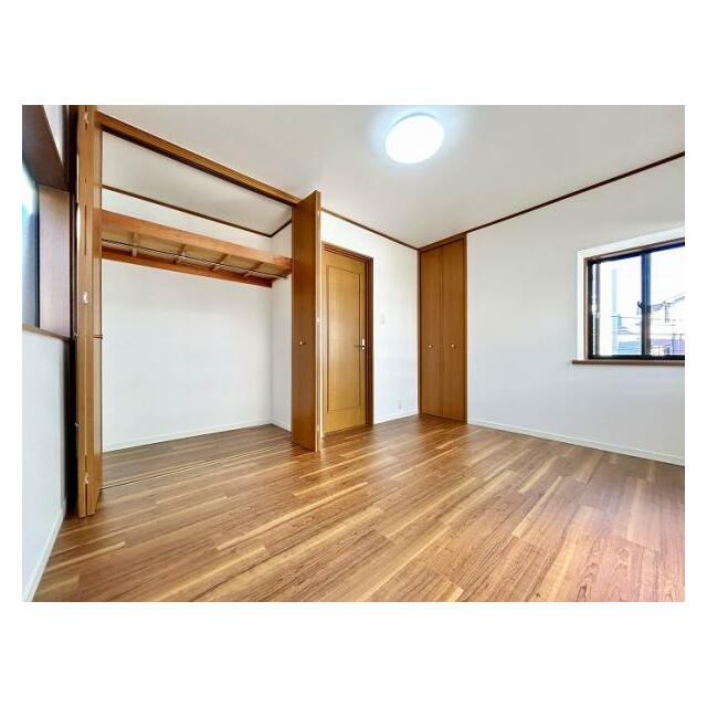 「2階北側洋室約6帖」クローゼットが二つございます