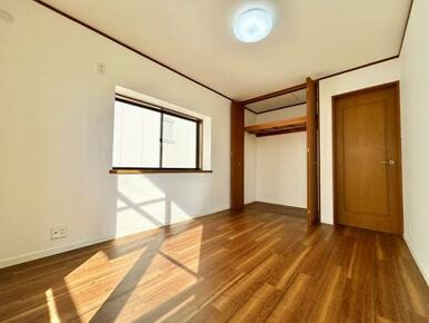 「2階南側洋室約6帖」クローゼットがございます