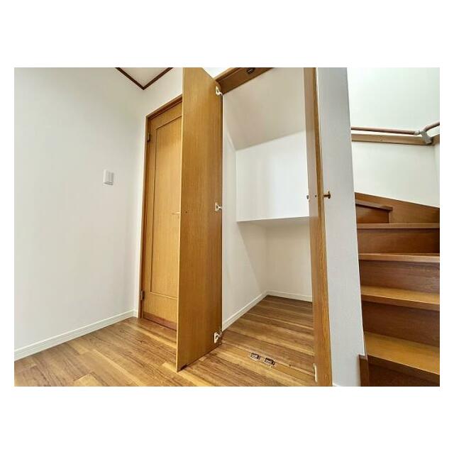 「1階廊下」収納がございます