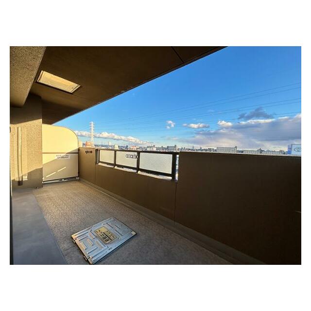 「バルコニー」LDKと南西洋室に有、二面バルコニーの物件です。