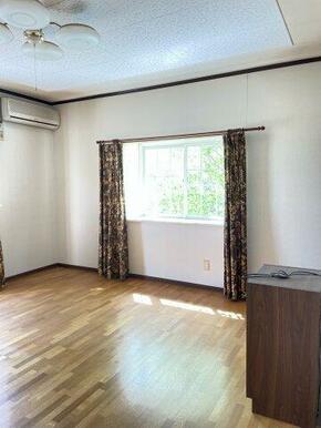 2面から日差しが入るので風通しの良いお部屋です