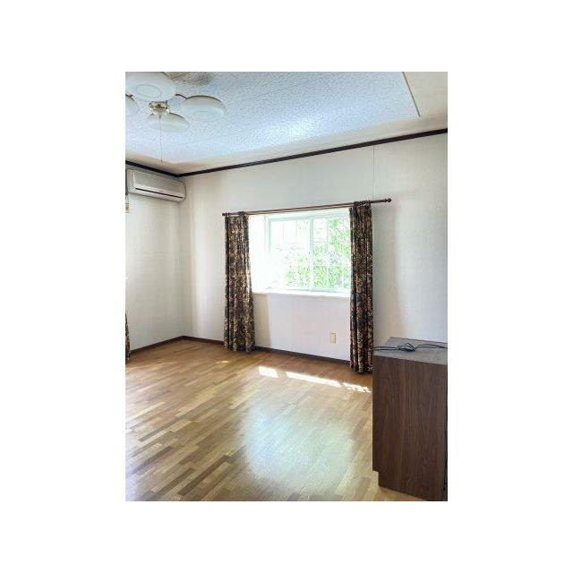 2面から日差しが入るので風通しの良いお部屋です