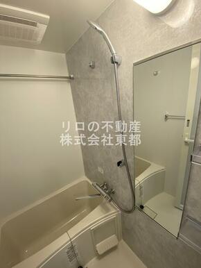 足が伸ばせる広々バスタブでリラックス♪