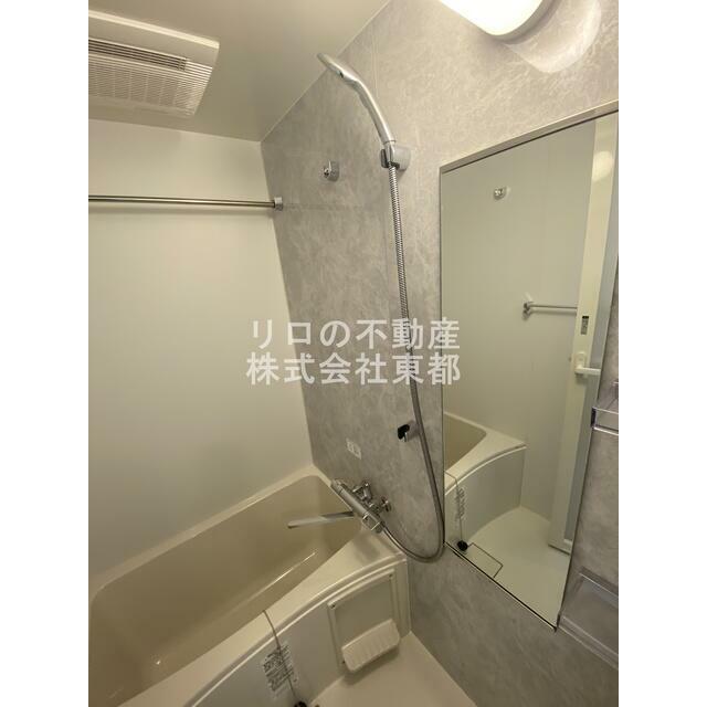 足が伸ばせる広々バスタブでリラックス♪