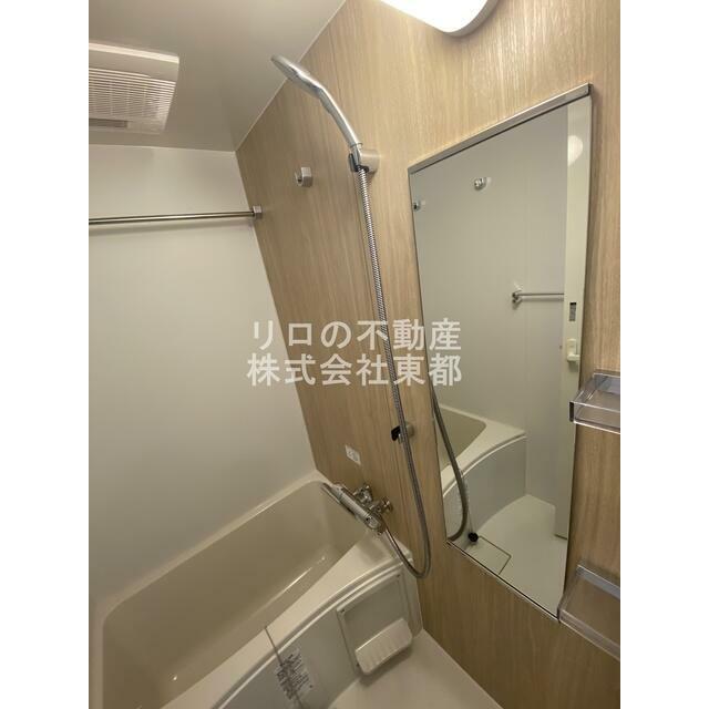 足が伸ばせる広々バスタブでリラックス♪