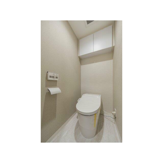 タンク一体自動開閉自動洗浄トイレ