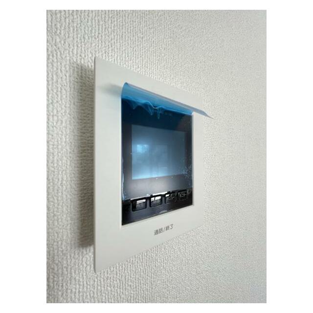 訪問者がひと目でわかるモニター付きインターホンを標準装備。お子さまのお留守番にも安心です！