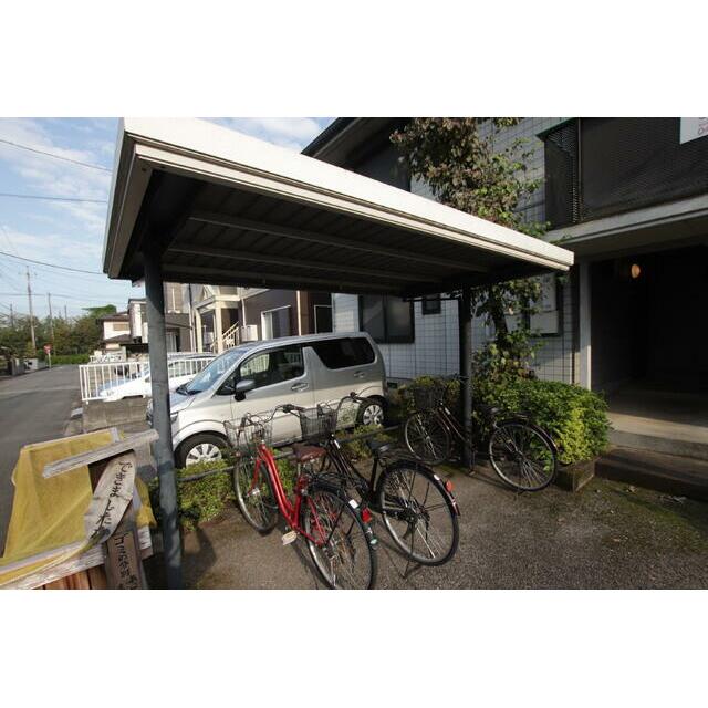 屋根付き駐輪場がございます♪