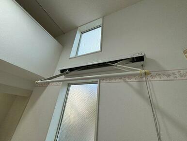 雨の日も安心の室内物干し