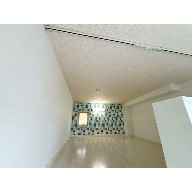 寝室や収納など多用途のロフト付