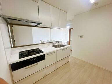 「キッチン」システムキッチンへ新品交換済みです。