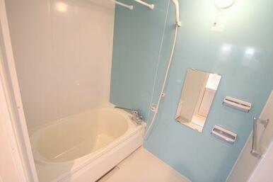 【浴室】ゆったりバスタイムを満喫できます☆追焚き給湯・浴室暖房乾燥機付きのお風呂です☆