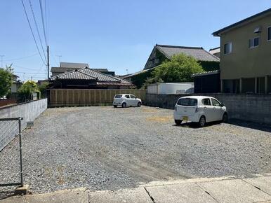 西側の月極駐車場からの画像です。