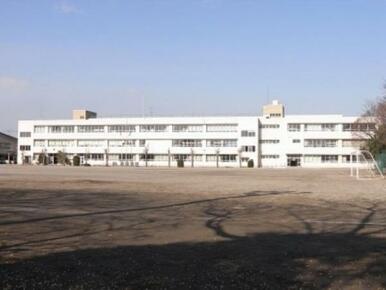 陽光小学校　442ｍ/徒歩6分、車2分