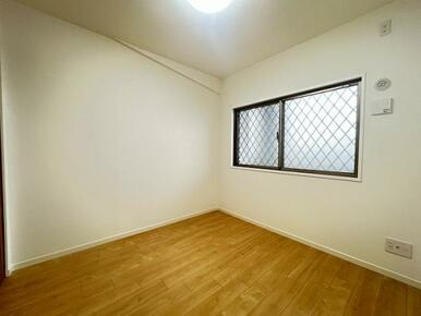 「北西側洋室」約5帖のお部屋です。