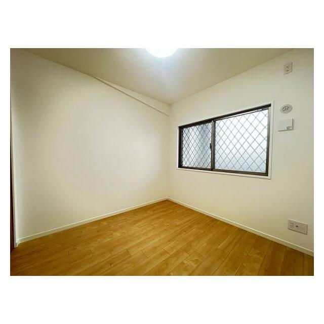 「北西側洋室」約5帖のお部屋です。