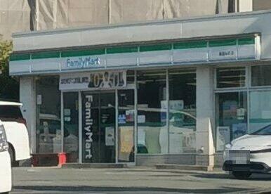 ファミリーマート　箕面半町店