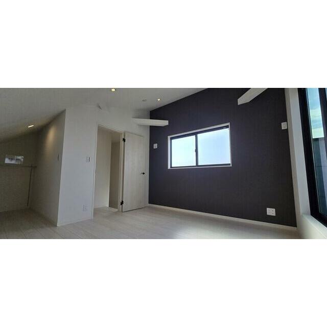 モダンなアクセントクロス採用で壁も一つのインテリア（1号棟）