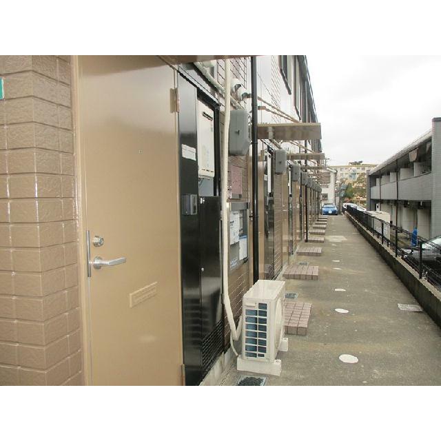 共用部分は清掃業者が清掃しています。