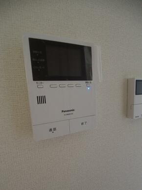 安心のＴＶモニターホン完備です