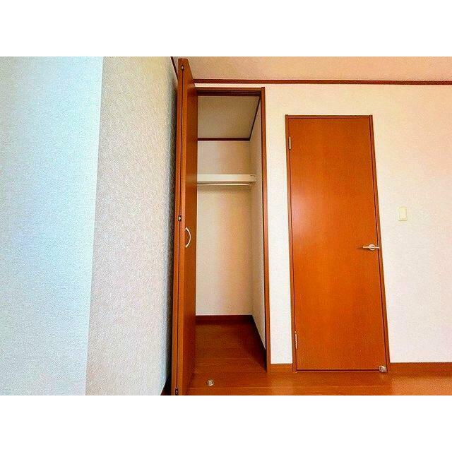「２階北東側居室収納」お部屋をすっきりと保つために重宝する使いやすいクローゼットです。