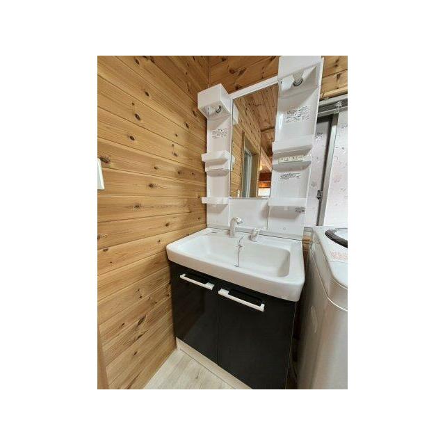 独立洗面台あり、毎朝おしゃれに忙しい女性の方におすすめです