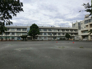 市川市立真間小学校