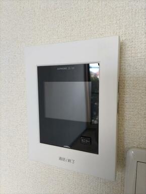 別部屋参考写真　TVモニターホン付きです