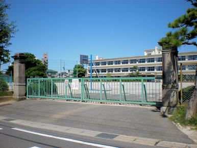 春日井小学校