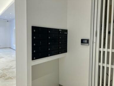 1F集合ポスト・警備操作盤