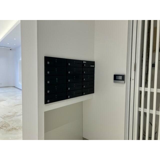 1F集合ポスト・警備操作盤